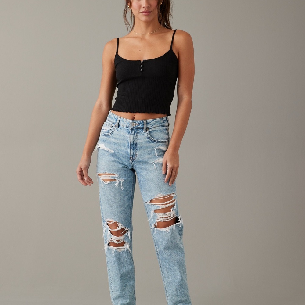 SOLD-American Eagle Strigid Mom Jean